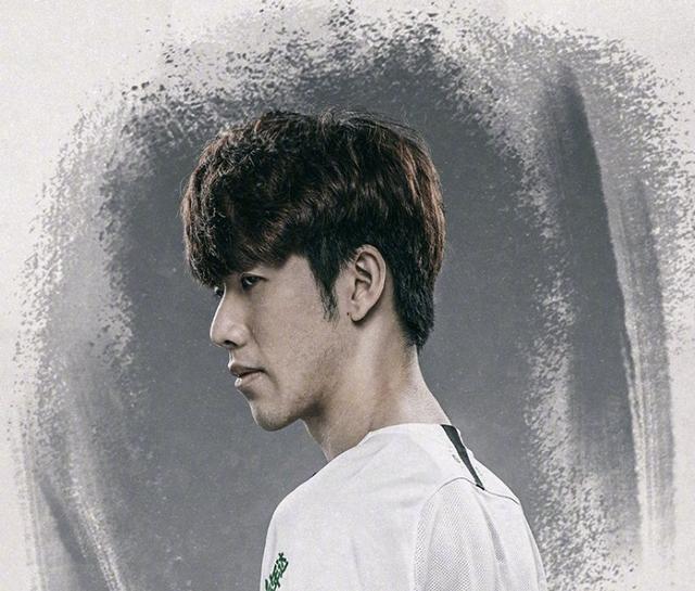 更是对其背 更是对其背