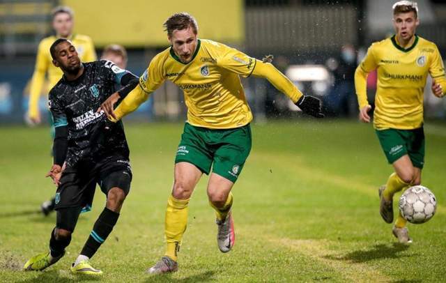 选手们奋力 选手们奋力